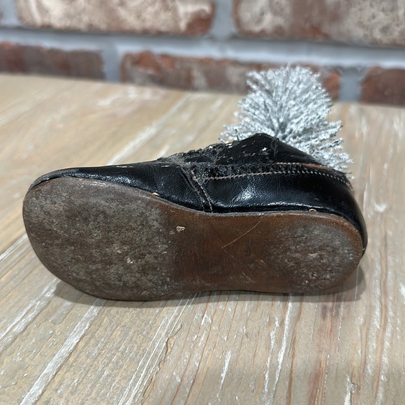 Vintage Leather Shoe with Snowy Christmas Tree - Picture 6 of 8
